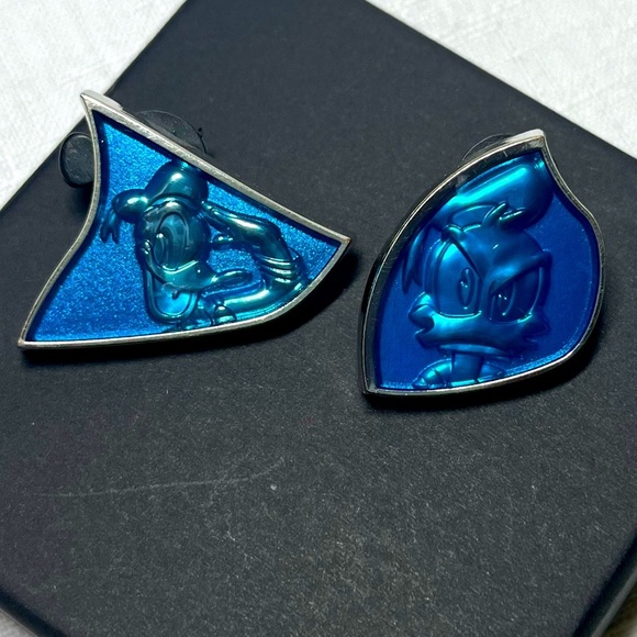 Disney pins, Blue, Character Earrings. Good for collecting or trading at Disney - Picture 1 of 4